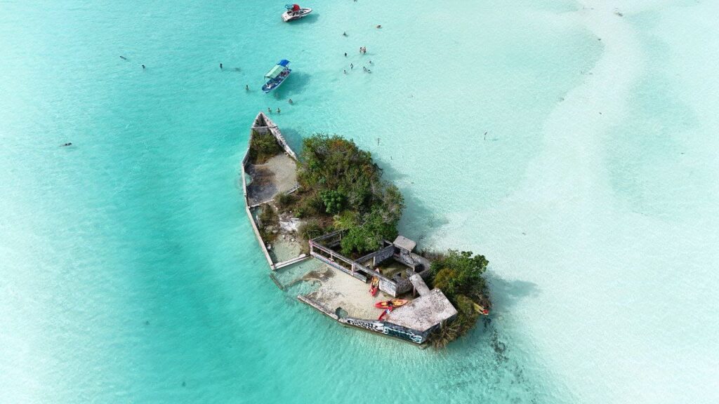 Bacalar, lagune aux eaux cristallines du Mexique