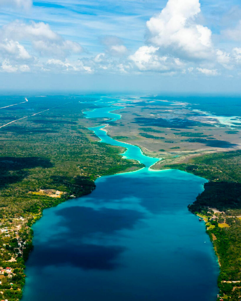 Bacalar, lagune aux eaux cristallines du Mexique