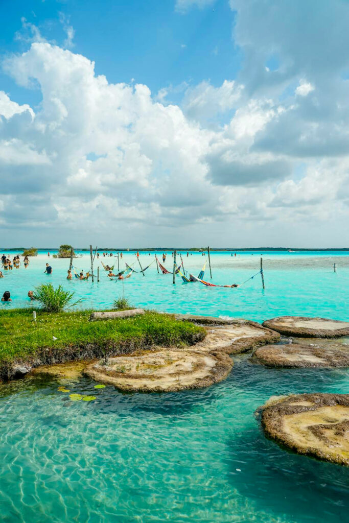 Bacalar, lagune aux eaux cristallines du Mexique