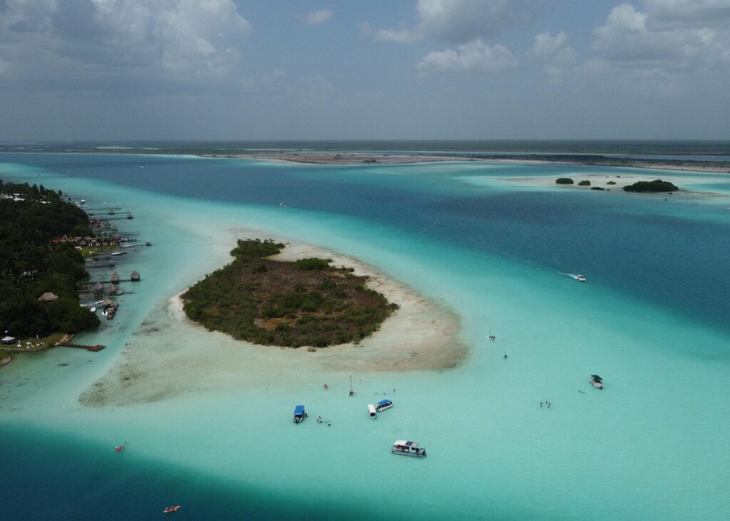Bacalar, lagune aux eaux cristallines du Mexique