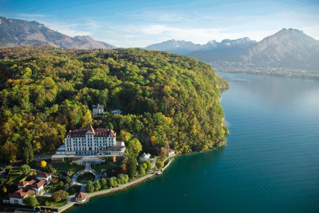 Le Palace De Menthon, un hôtel d’exception au bord du lac d’Annecy
