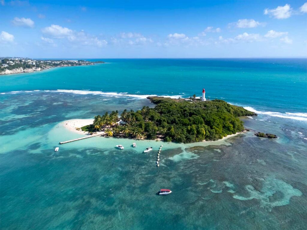 La météo des Caraïbes en été : pluies brèves ou vraies moussons ?