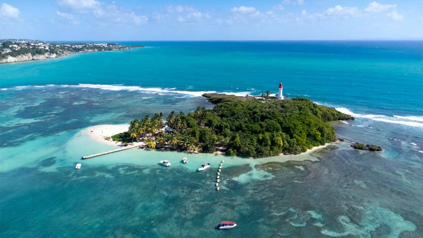 La météo des Caraïbes en été : pluies brèves ou vraies moussons ?