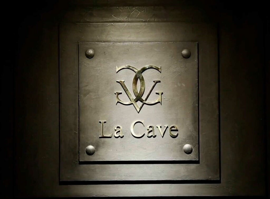 cave lascaux four seasons george V