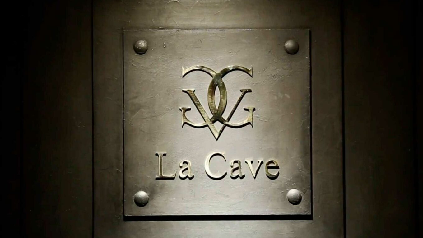 cave lascaux four seasons george V